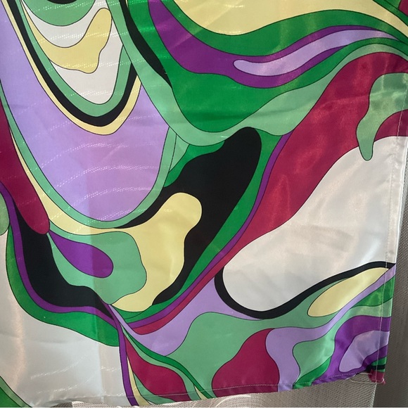 Dennis by Dennis Basso Vibrant Green Purple White Printed Scarf Pre-Owned 35” sq - Picture 10 of 15